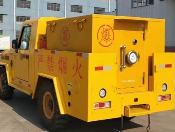 东方凯龙爆破器材运输车：保障爆破任务的安全运行