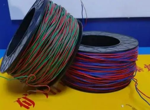东方放炮线的主要材质有哪些？不同材质的适用场景有何区别？
