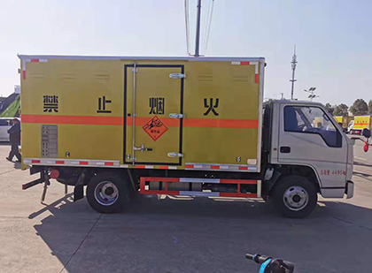 东方爆破器材运输车技术升级与安全合规新趋势